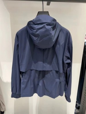 지포어 여성 바람막이 1746522579